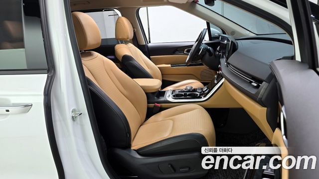Kia Canival 2023 — photo 17