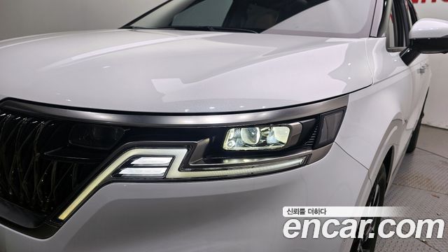 Kia Canival 2023 — photo 8