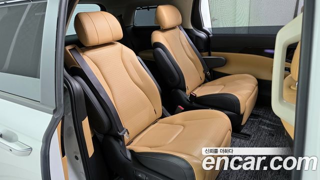 Kia Canival 2023 — photo 16