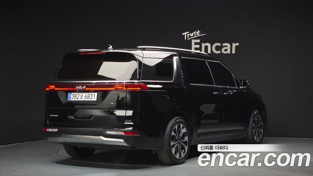 Kia Canival 2023 — photo 2