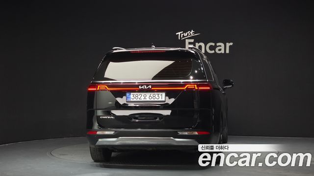 Kia Canival 2023 — photo 4