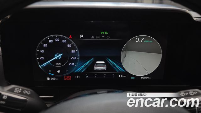Kia Canival 2023 — photo 8