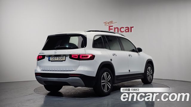 Mercedes-Benz GLB-Class 2021 — photo 2