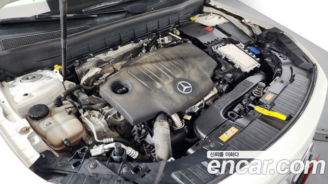 Mercedes-Benz GLB-Class 2021 — photo 6