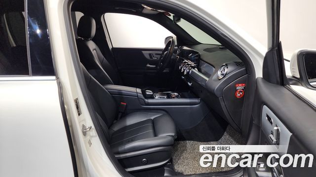 Mercedes-Benz GLB-Class 2021 — photo 11