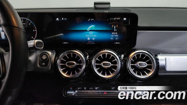 Mercedes-Benz GLB-Class 2021 — photo 13