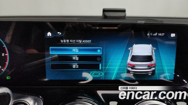 Mercedes-Benz GLB-Class 2021 — photo 16