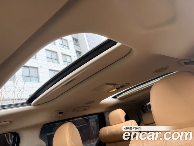 Kia Canival 2023 — photo 11