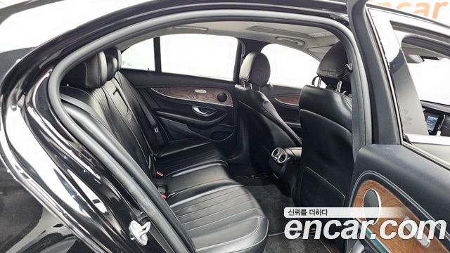 Mercedes-Benz E-Class 2017 — photo 17