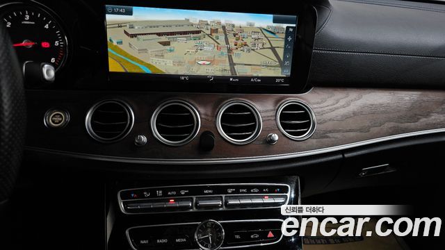 Mercedes-Benz E-Class 2017 — photo 19
