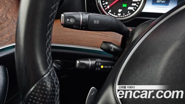 Mercedes-Benz E-Class 2017 — photo 21