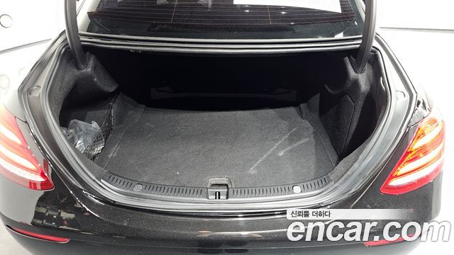 Mercedes-Benz E-Class 2017 — photo 26