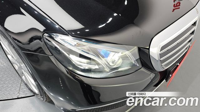 Mercedes-Benz E-Class 2017 — photo 8