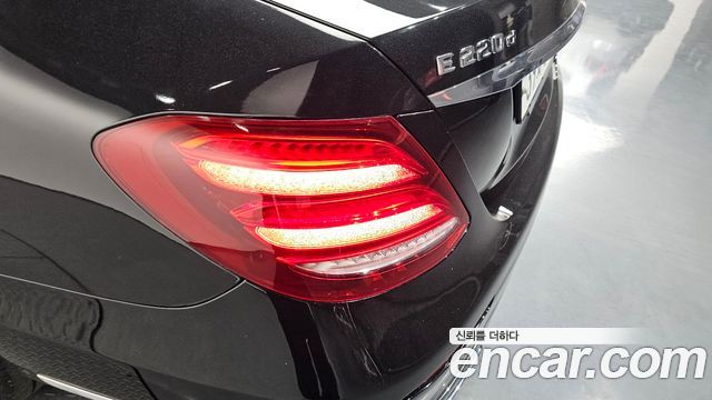 Mercedes-Benz E-Class 2017 — photo 9