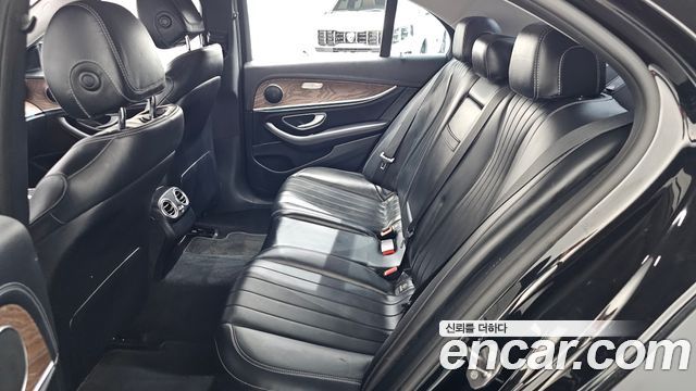 Mercedes-Benz E-Class 2017 — photo 29