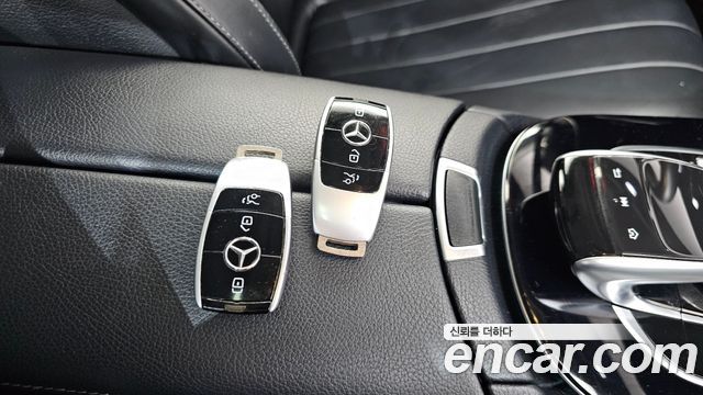 Mercedes-Benz E-Class 2017 — photo 30