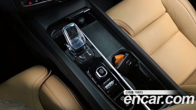 Volvo XC60 2021 — photo 9