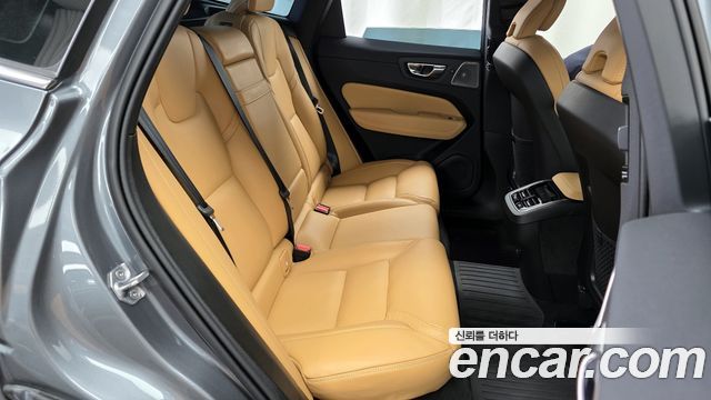 Volvo XC60 2021 — photo 12