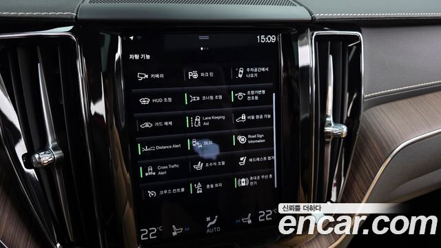 Volvo XC60 2021 — photo 16
