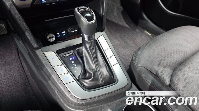 Hyundai AVANTE 2016 — photo 9