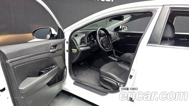 Hyundai AVANTE 2016 — photo 10