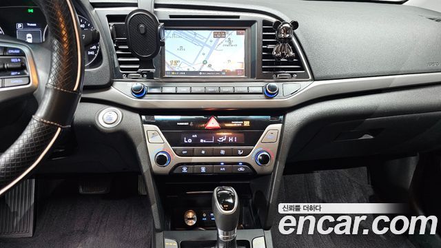 Hyundai AVANTE 2016 — photo 12