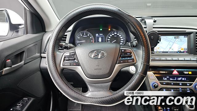 Hyundai AVANTE 2016 — photo 13