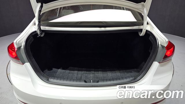 Hyundai AVANTE 2016 — photo 15