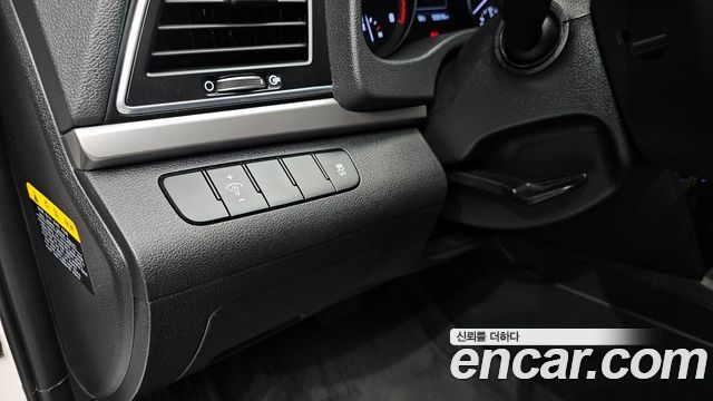 Hyundai AVANTE 2016 — photo 18