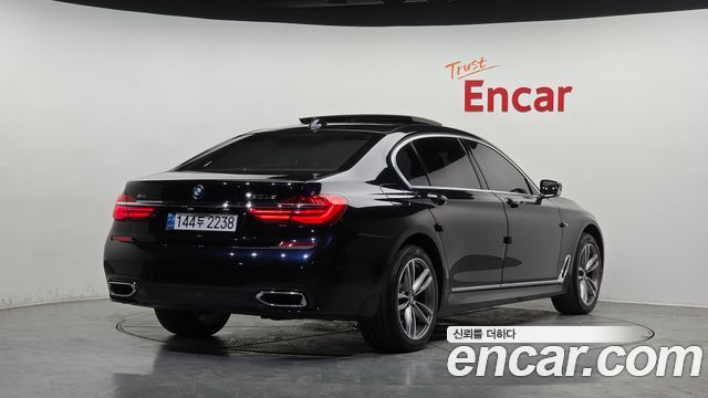 BMW 7-Series 2018 — photo 2