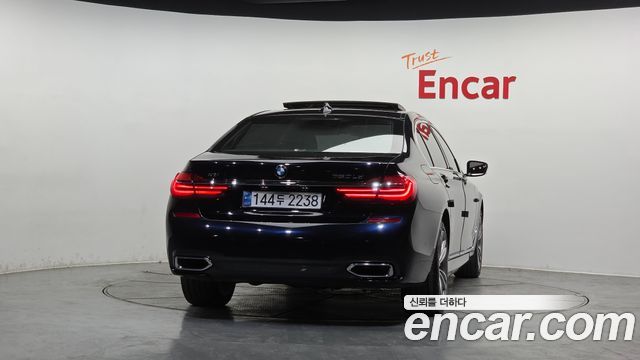 BMW 7-Series 2018 — photo 4