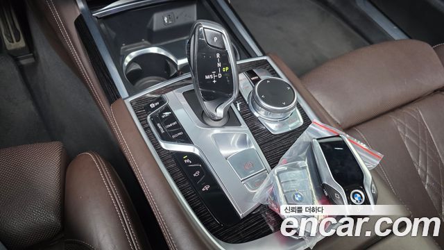 BMW 7-Series 2018 — photo 9