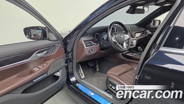 BMW 7-Series 2018 — photo 10