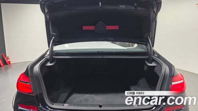 BMW 7-Series 2018 — photo 20