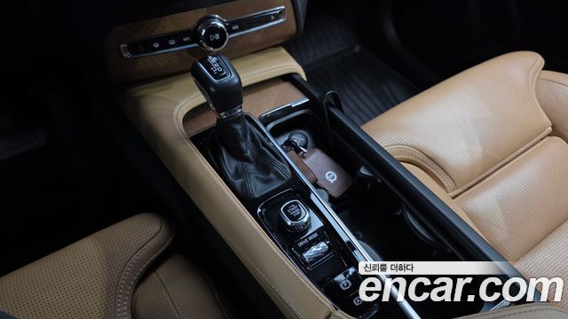 Volvo XC90 2019 — photo 12