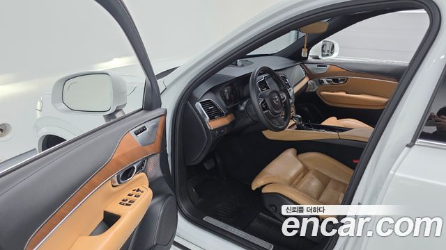 Volvo XC90 2019 — photo 13