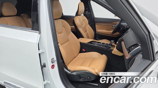 Volvo XC90 2019 — photo 17
