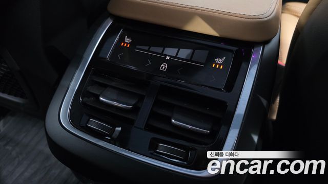 Volvo XC90 2019 — photo 24