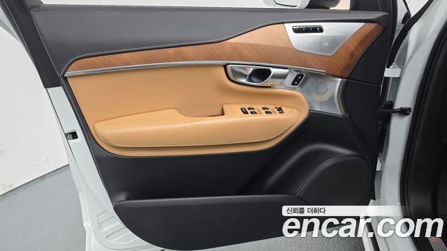 Volvo XC90 2019 — photo 14