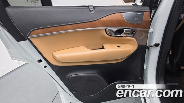 Volvo XC90 2019 — photo 15