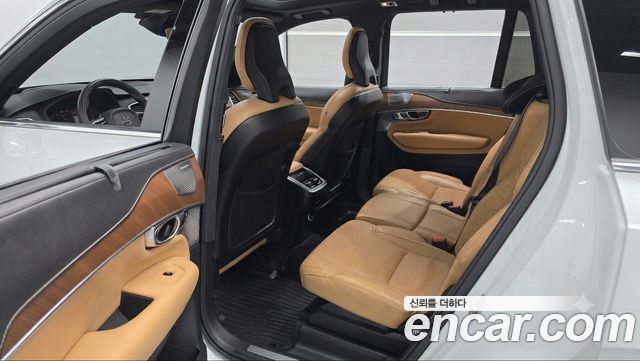 Volvo XC90 2019 — photo 16