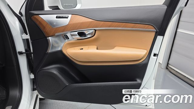 Volvo XC90 2019 — photo 28