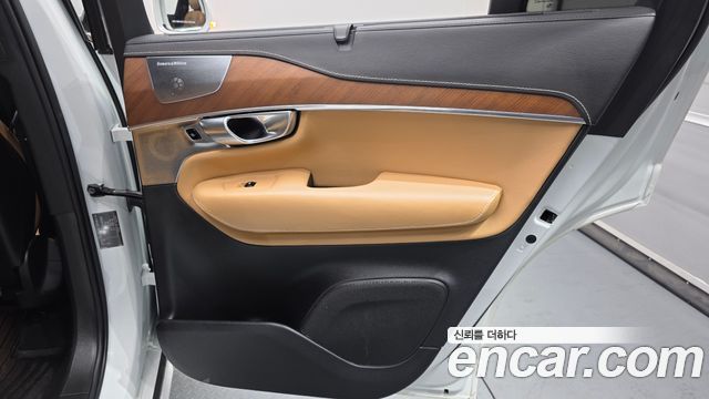 Volvo XC90 2019 — photo 33