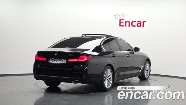 BMW 5-Series 2022 — photo 2