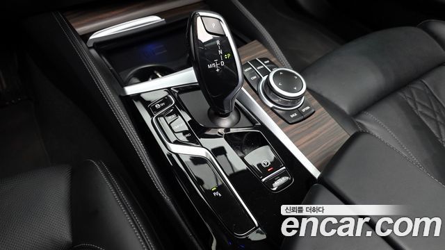 BMW 5-Series 2022 — photo 9