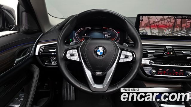 BMW 5-Series 2022 — photo 13