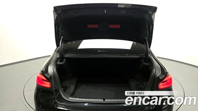BMW 5-Series 2022 — photo 20