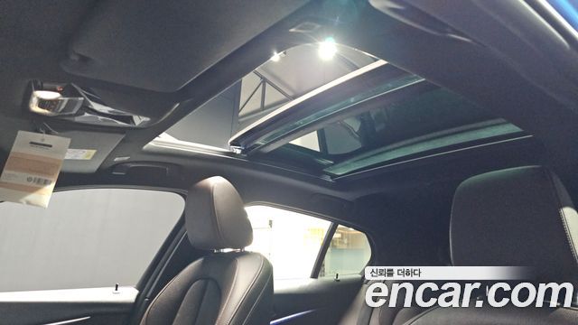 BMW 1-Series 2021 — photo 18