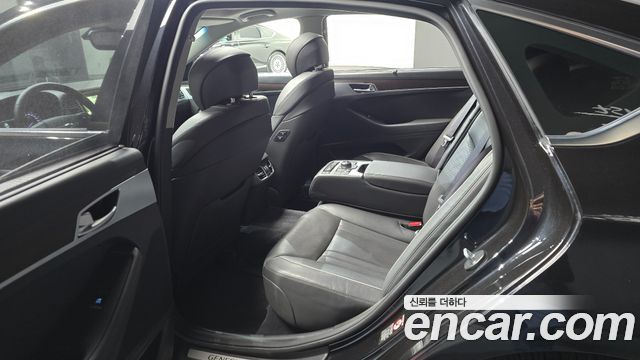 Genesis G80 2018 — photo 17
