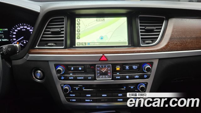 Genesis G80 2018 — photo 20